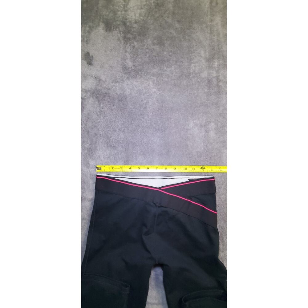 Fabletics Sz S Women’s Maddox Capri Leggings Black Coral Logo Waistband C7 - Picture 4 of 7